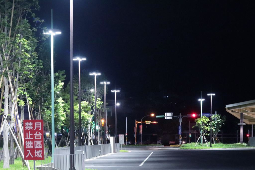 客製照明、造型燈具、道路照明、高燈